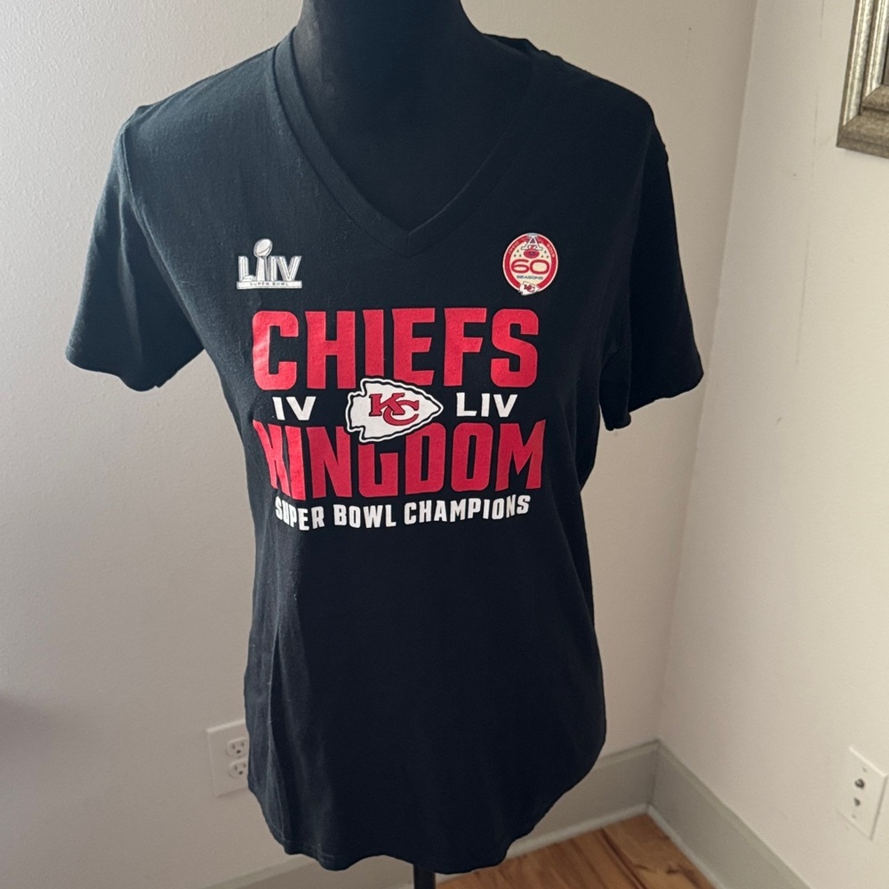 Kansas City Chiefs 2019 LIV Super Bowl Champions black V neck sort sleeves Sz S